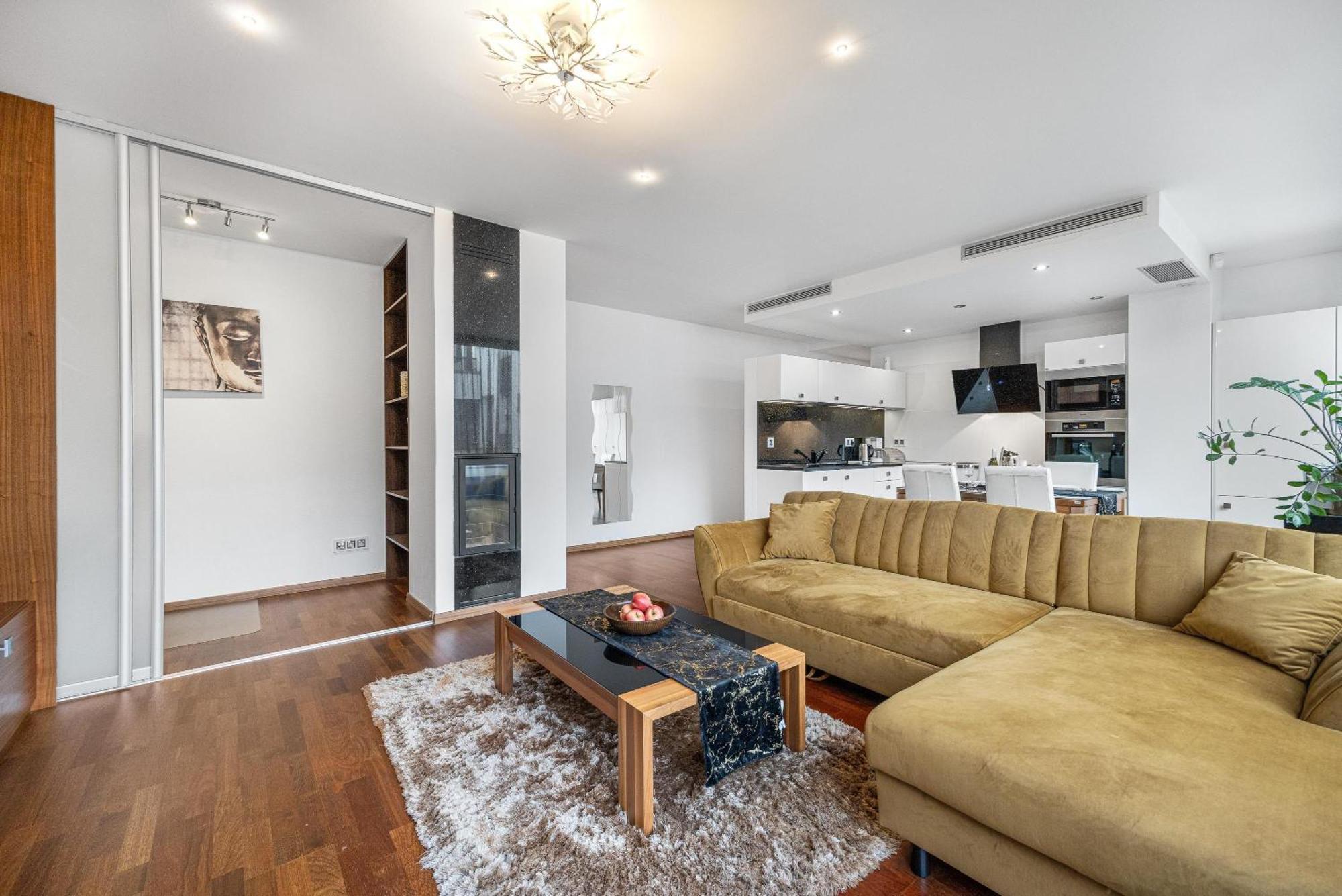 Revon Business Apartment 50 Dunajska Bratislava Exteriör bild