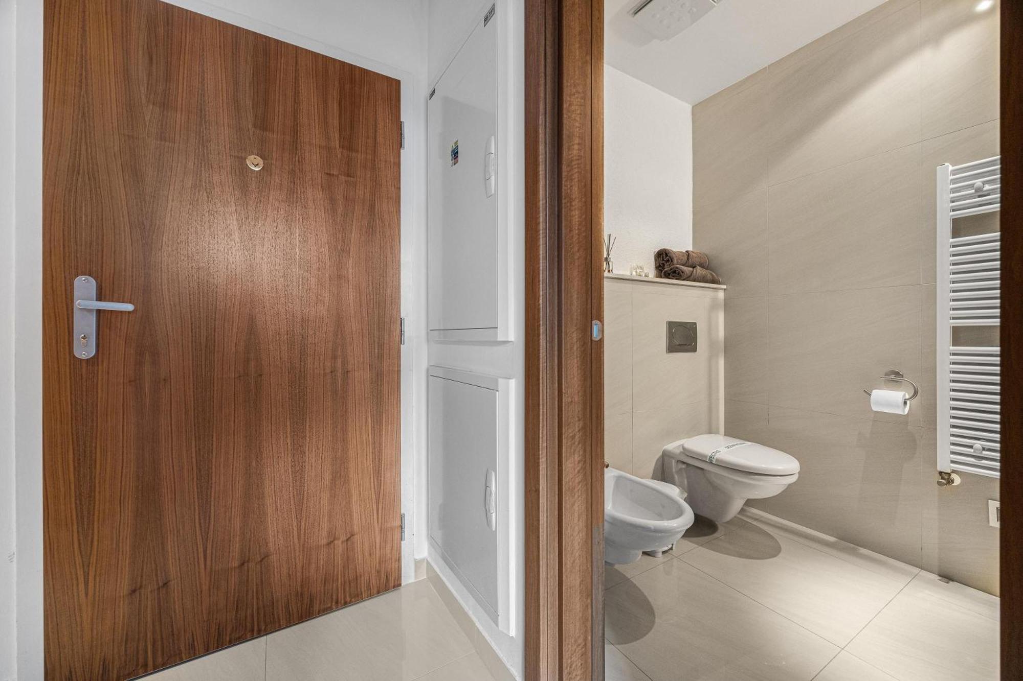 Revon Business Apartment 50 Dunajska Bratislava Exteriör bild